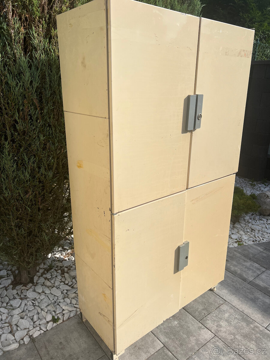 Staré kovové lékařské skříně - 2 kusy - 9