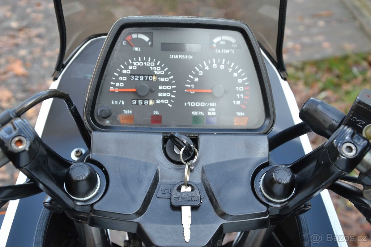 Suzuki GSX 750EF ( GR72A ) - 9