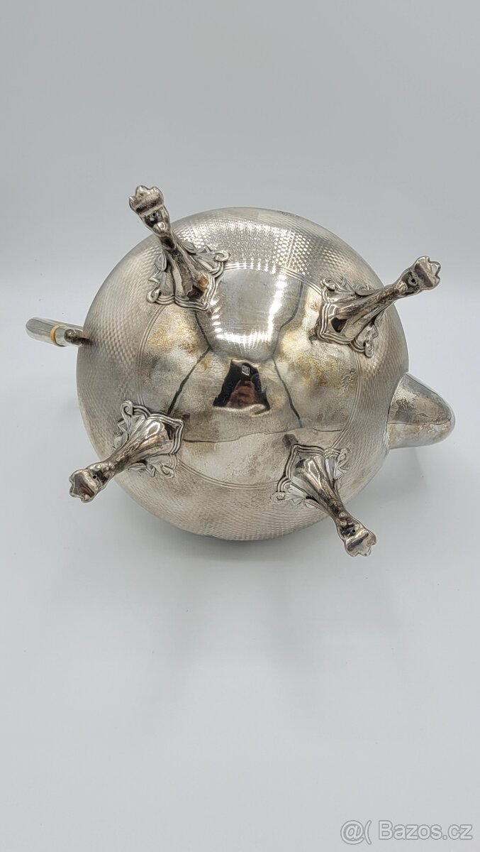 Stříbrná konvice - 9