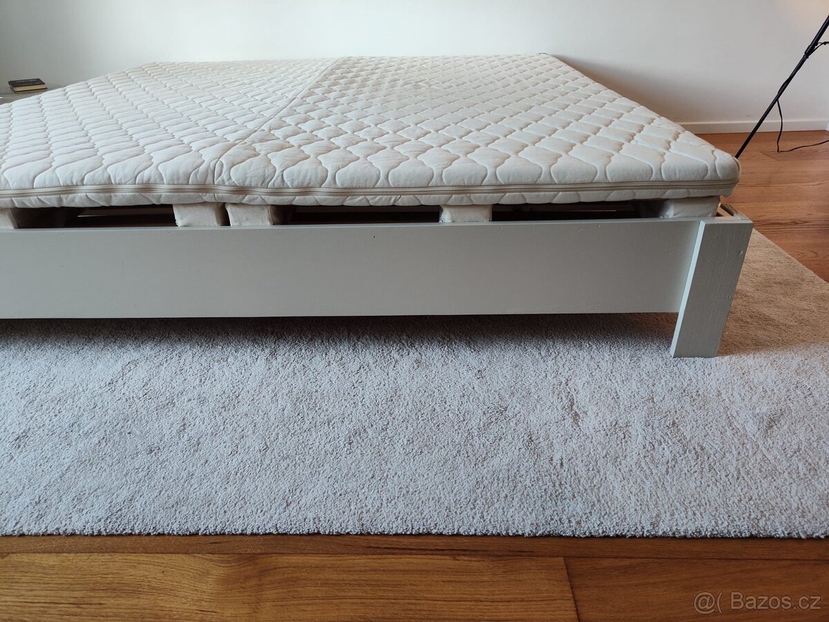 Masivní postel 200x200 - 9