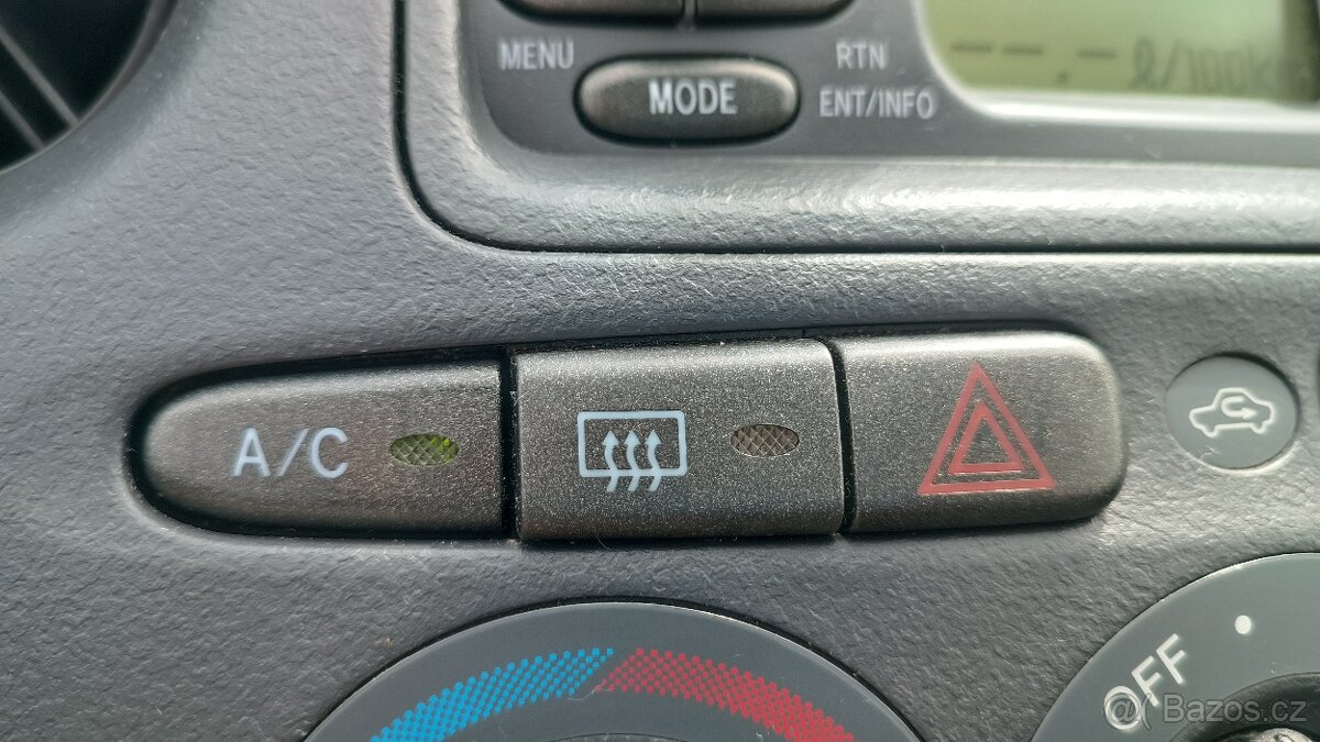 Toyota Yaris 1.3 - 9