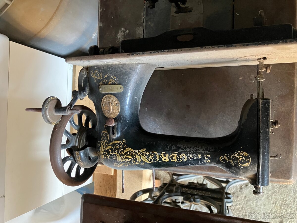 Starožitný šicí stroj - 9