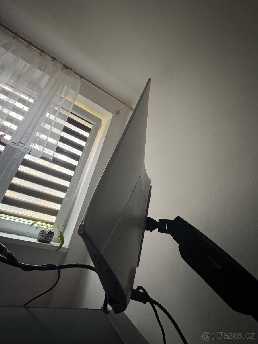 OLED 27" Samsung Odyssey OLED G6 - 9