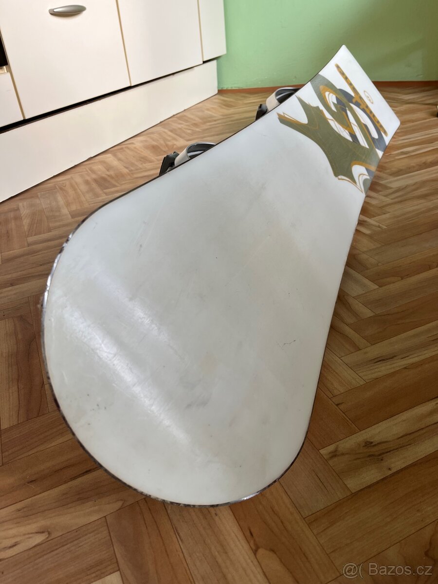 Snowboard s vázáním a botama Burton 43,5 - 9