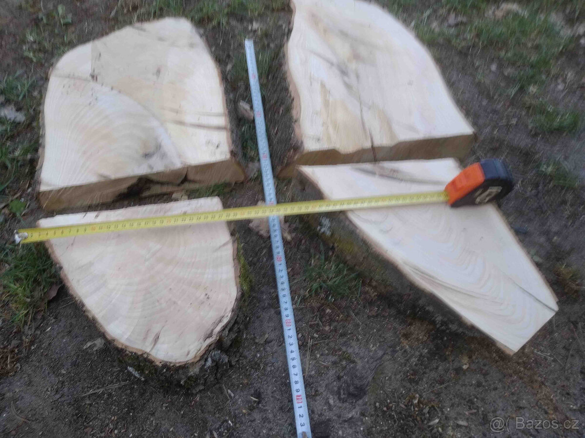 jasanové desky z rozvidlení kmenu, vhodné na mísy, síla 6cm - 9