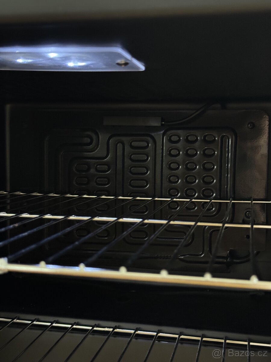 Guzzanti mini lednice s prosklenými dvermi - jako nova - 9