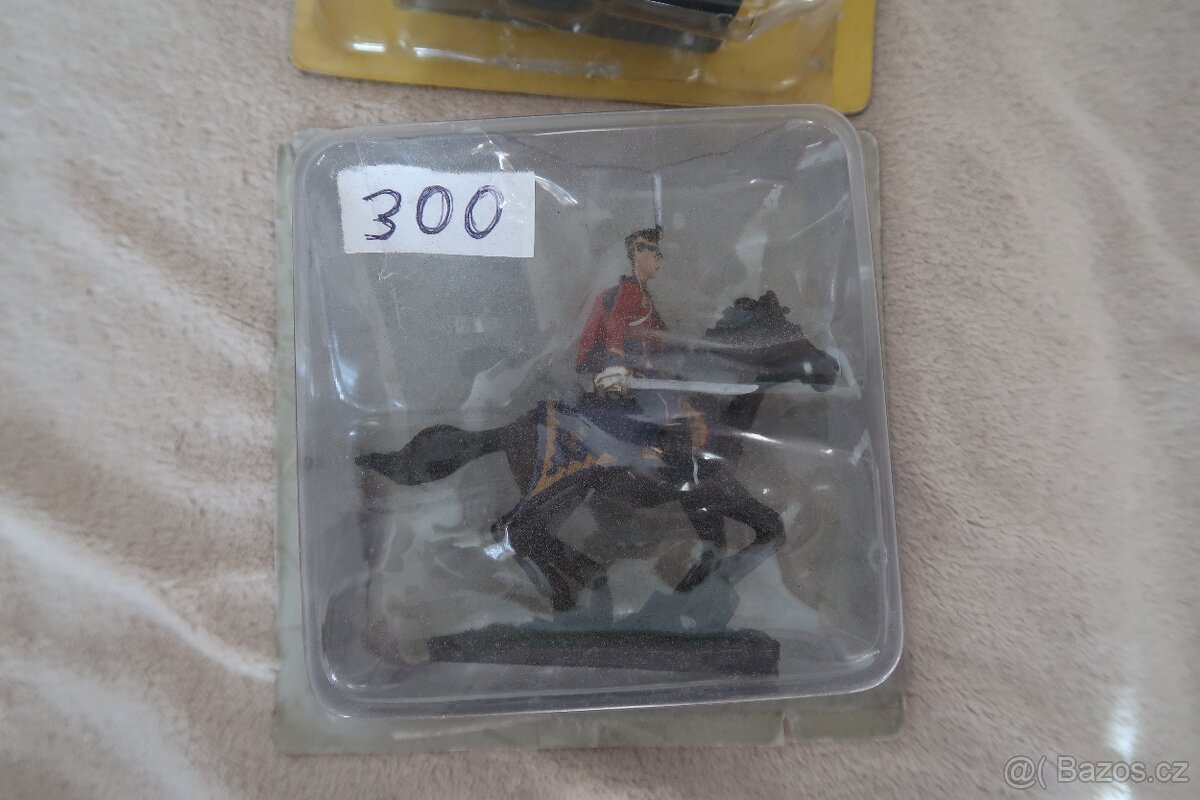 cínoví vojáčci a další figurky - 9
