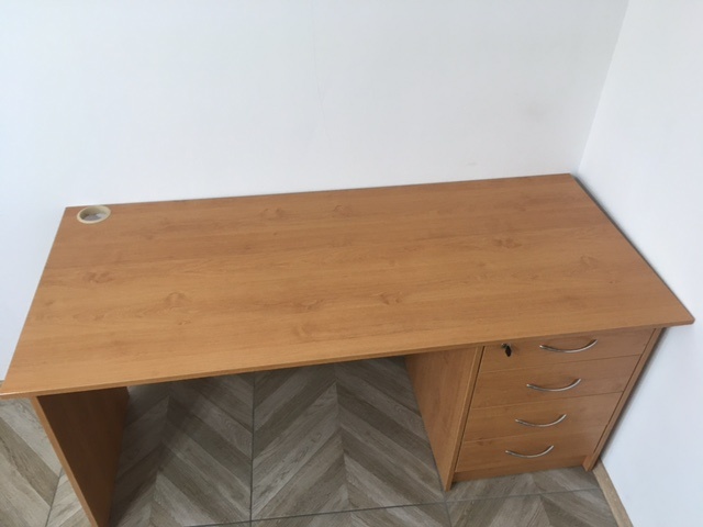 Komoda, šatní skříň, psací stůl - 9