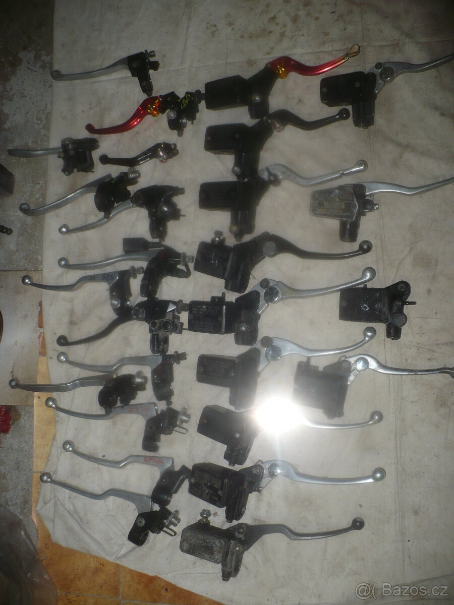 Kawasaki GPZ 500 r. 95 díly - 9