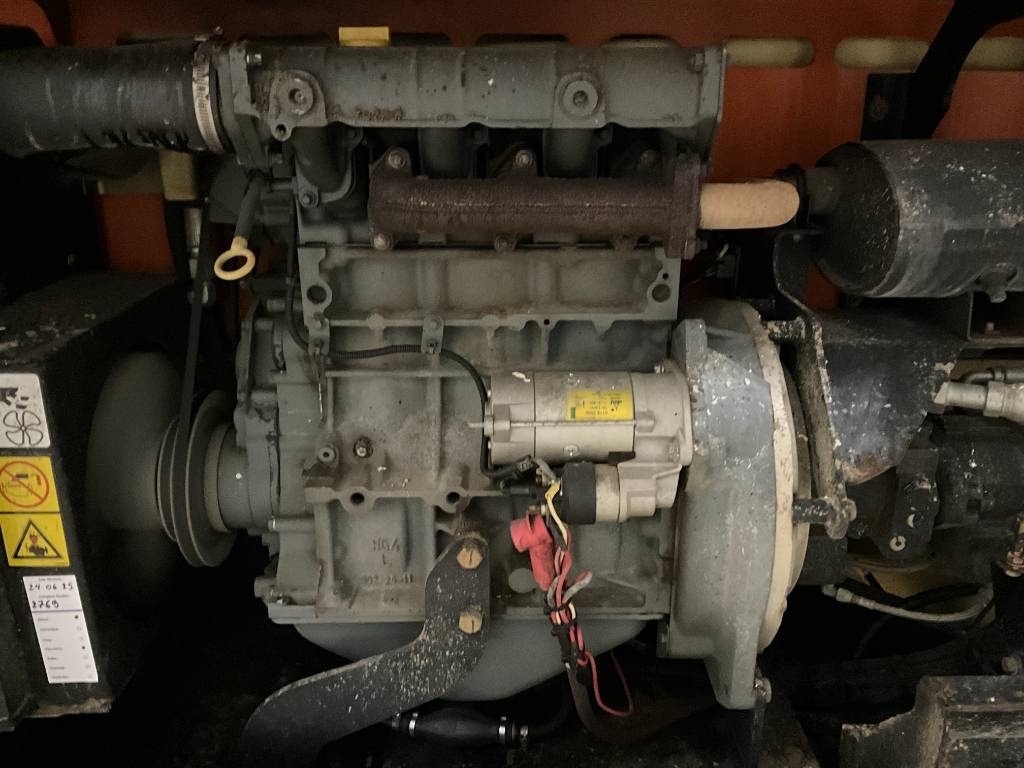 Nůžková terénní plošina JLG 3394 RT - 9