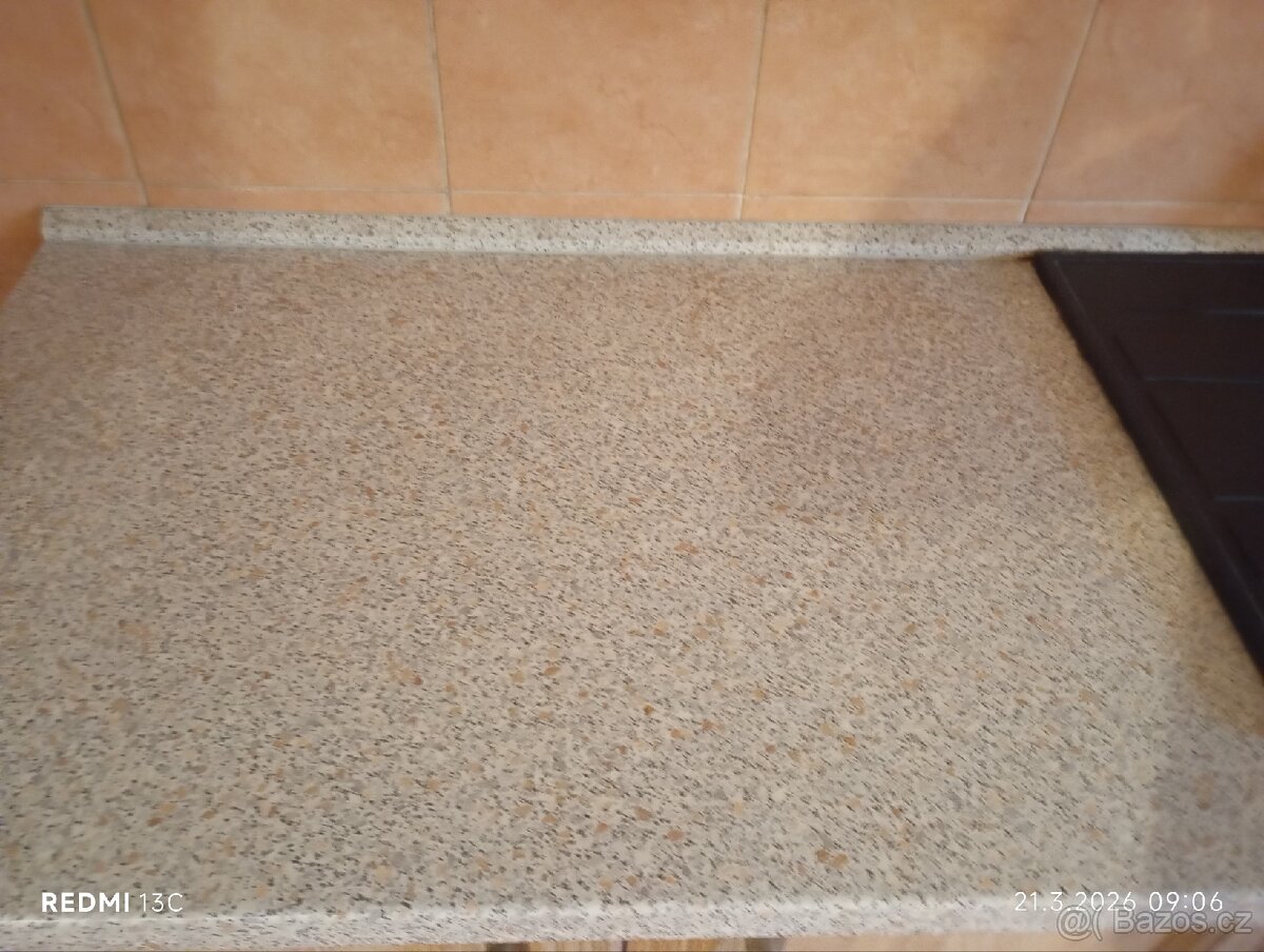 Kuchyňská linka s kamenným dřezem - 9