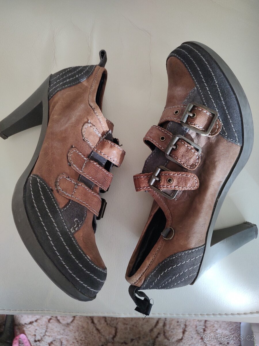 Kotníčkové boty na vnitřní platformě - 9