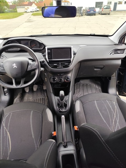 PEUGEOT 208 1.0 - 9