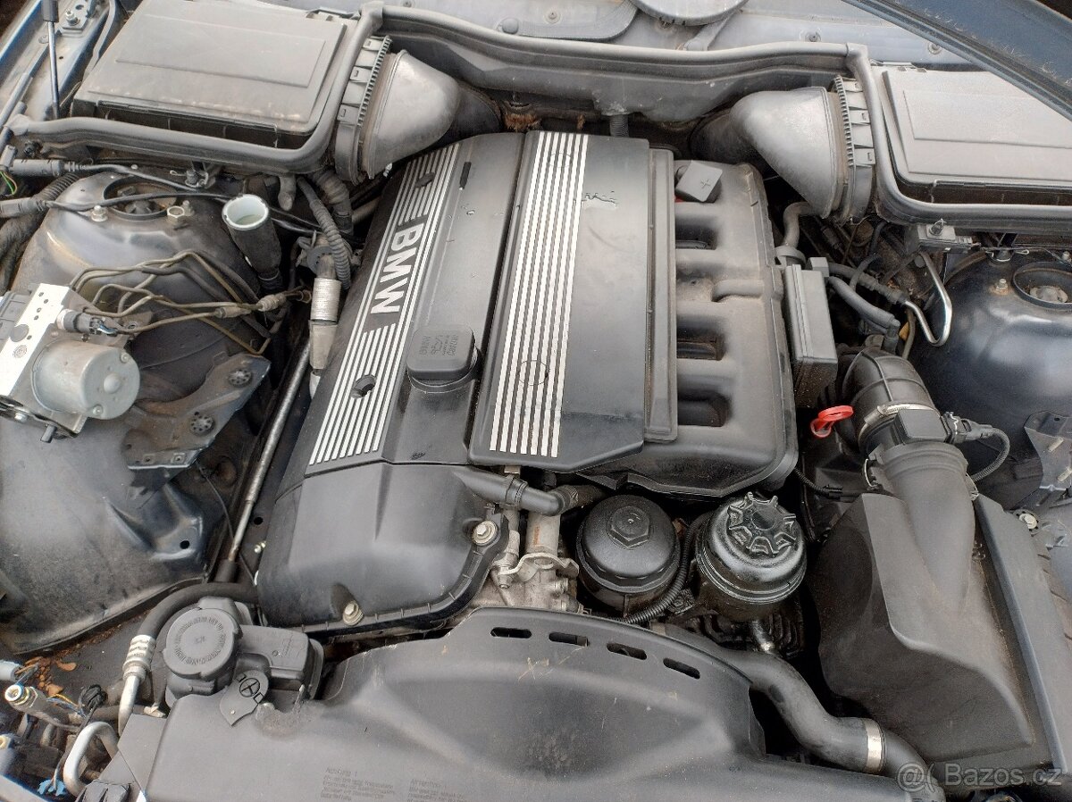BMW E39 525i 2001 141kW - TOP VYBAVA, DILY - 9