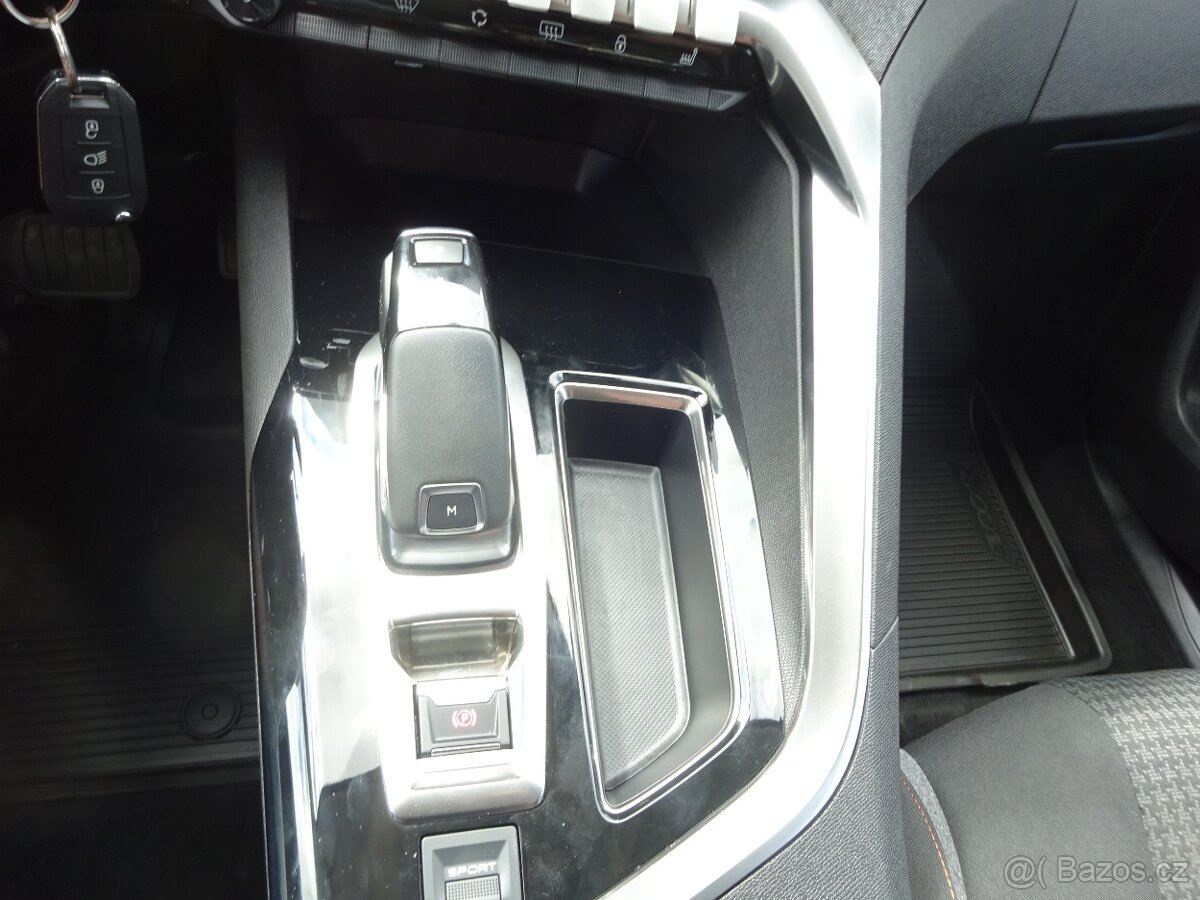 Peugeot 3008 1.2 PureTech r.v.2017(96 kw) serv.kníž. - 9