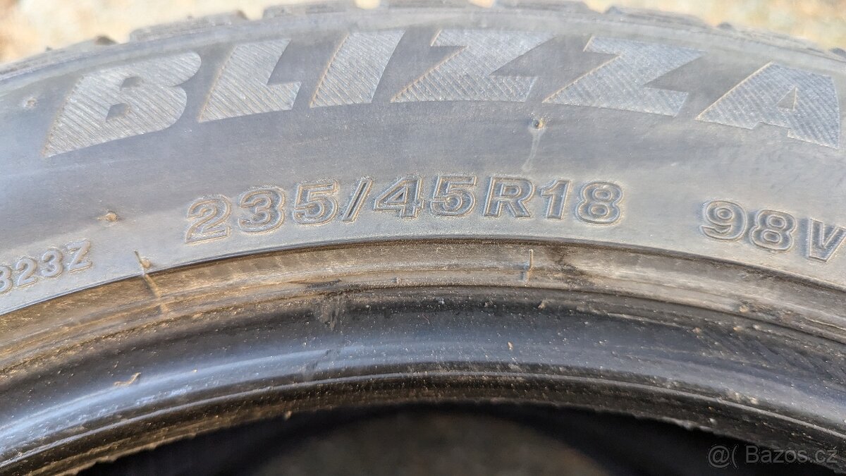 Zimní pneu 235/45R18 - 9