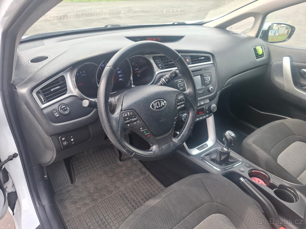 Kia Ceed 1.6CRDi 100kW,digi klima,tažné zařízení - 9