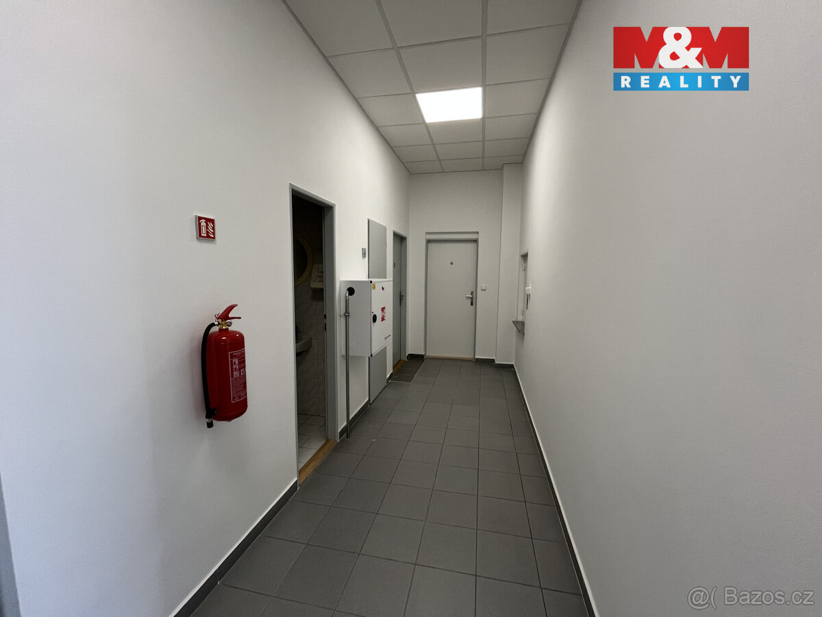 Pronájem kancelářského prostoru,61m², Třinec, ul.nám.Svobody - 9