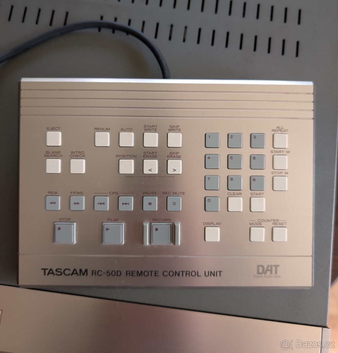TASCAM DA-50 DAT + dálkový ovladač - plně funkční - 9