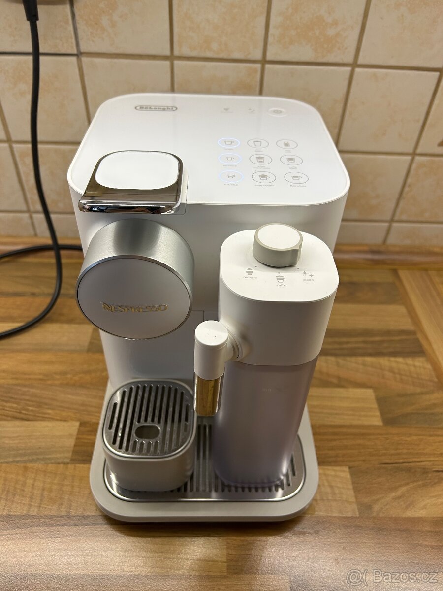 Kávovar Nespresso Lattissima - 9