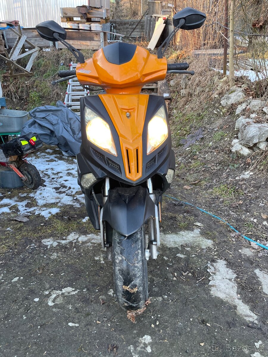 Skútr Maxon Blade 125 - 9