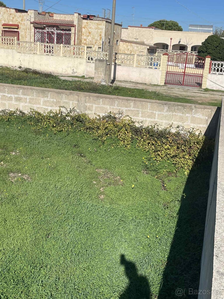 Krásný pozemek cca 600 m² jen cca 700 m od pláže v IT - 9