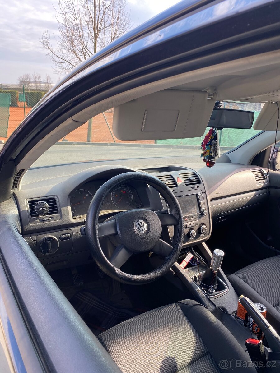 Volkswagen Golf V 1.9TDI - 9