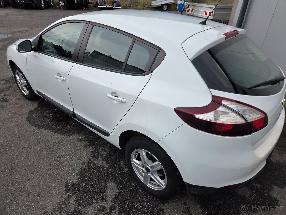 RENAULT MEGANE 1.6 16V 2015 - 9