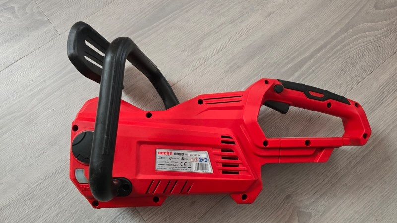 Akumulátorová řetězová pila HECHT 9920 - 9