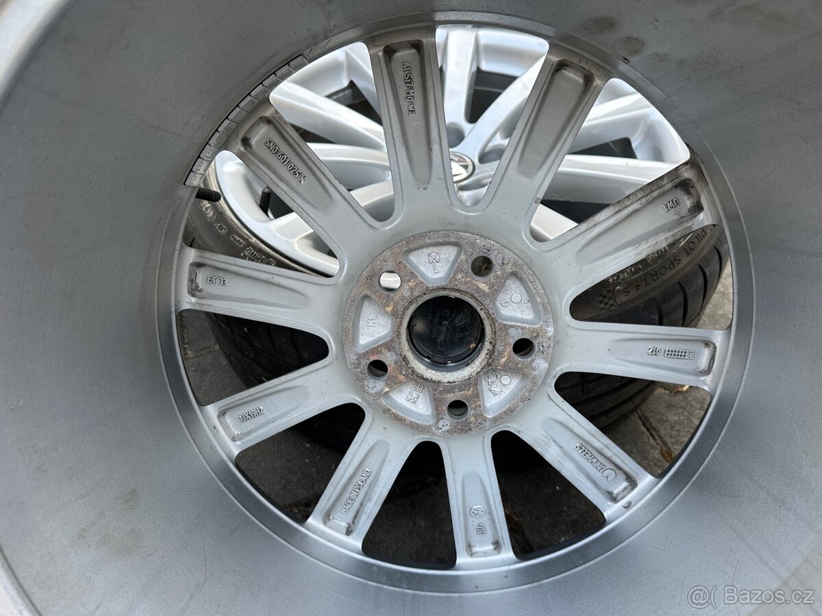 VW OMANYT ORIGINÁL ALU - 235/35 R19 - 9