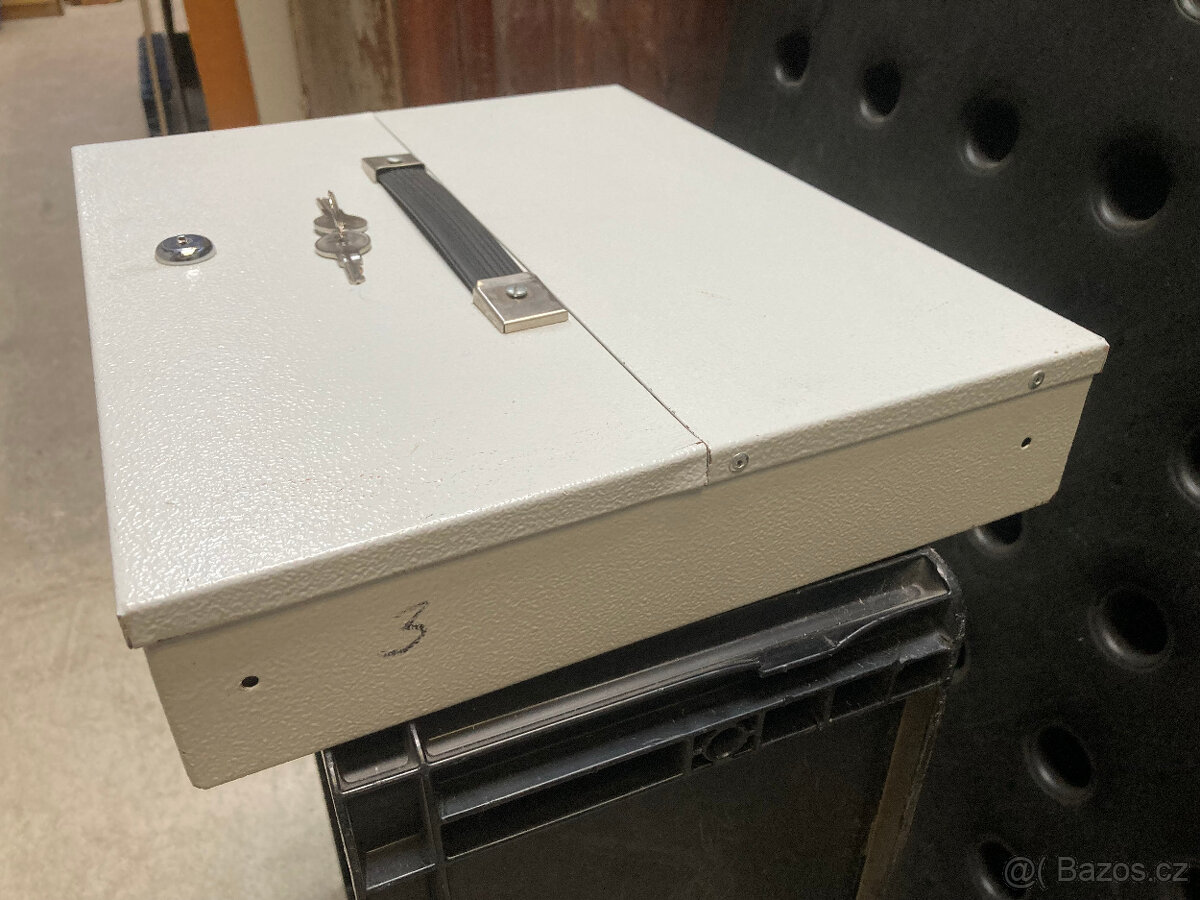 Pokladnička, kasička, trezorek, plechová skříňka 500 kč - 9