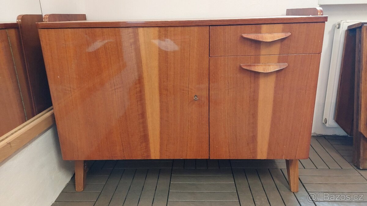 Lakovaný nábytek - 9
