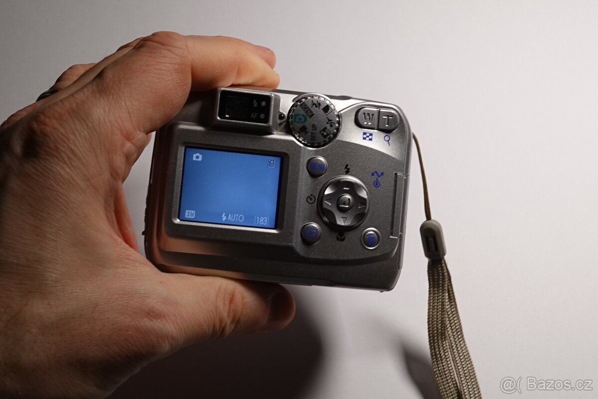 Nikon Coolpix 3200 - 9