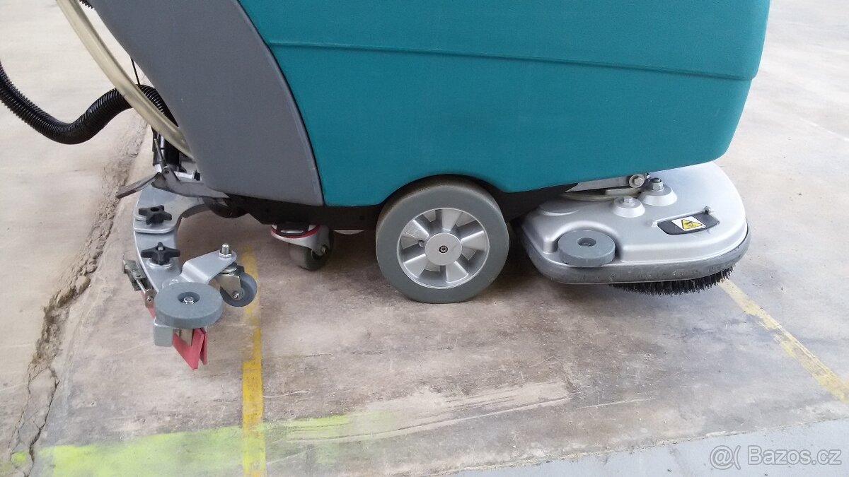 Podlahový mycí stroj Tennant T3 Disk 50 s vlastním pojezdem - 9
