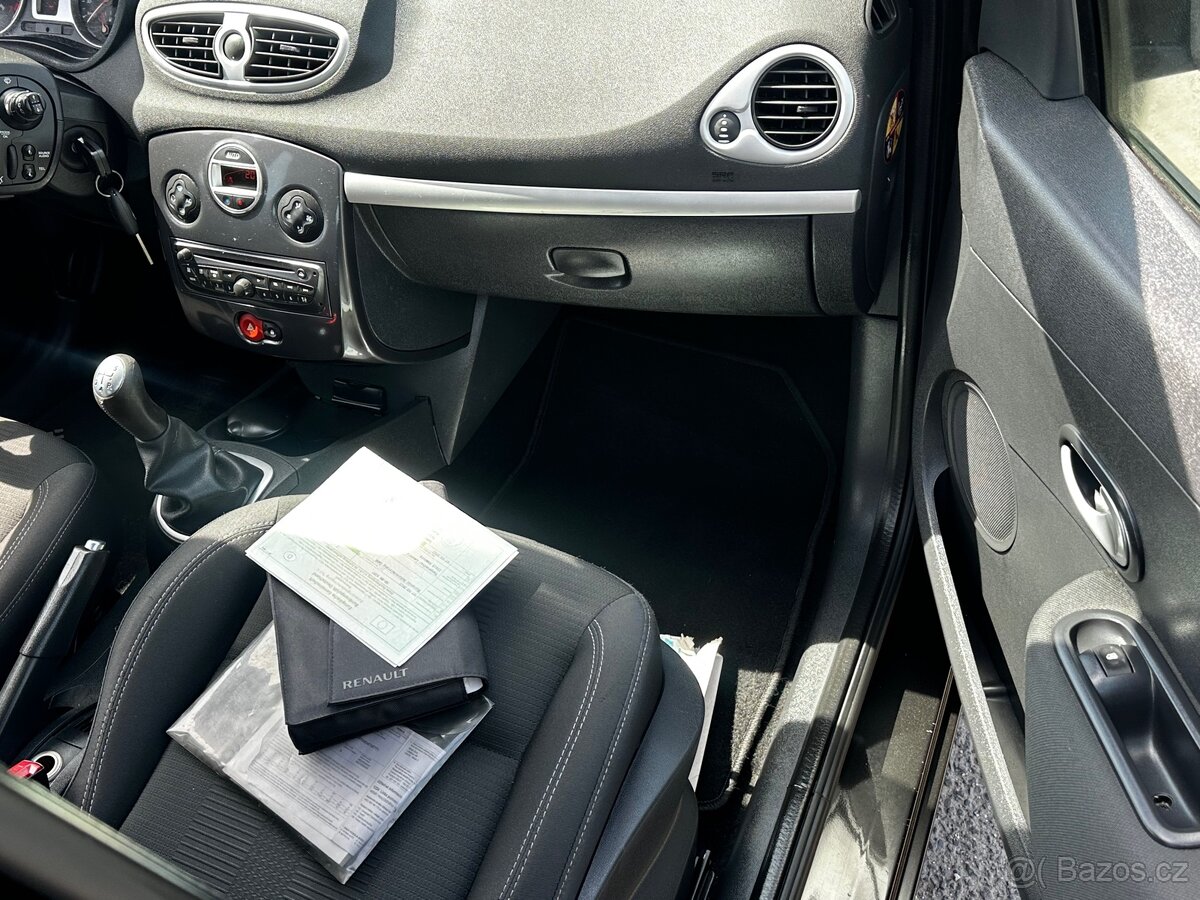 Renault Clio kombi 1.2i, r.2012, klima, pěkný stav - 9