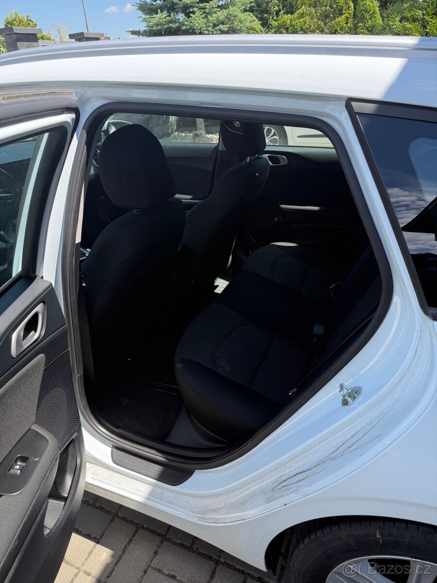 Kia Ceed 1,6crdi 2020 115t km tažné záruka DPH - 9