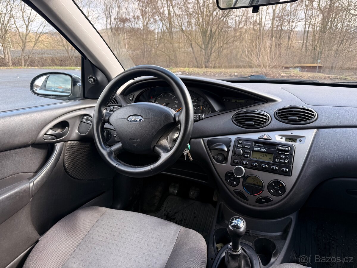 Ford Focus r. 2004 - 9