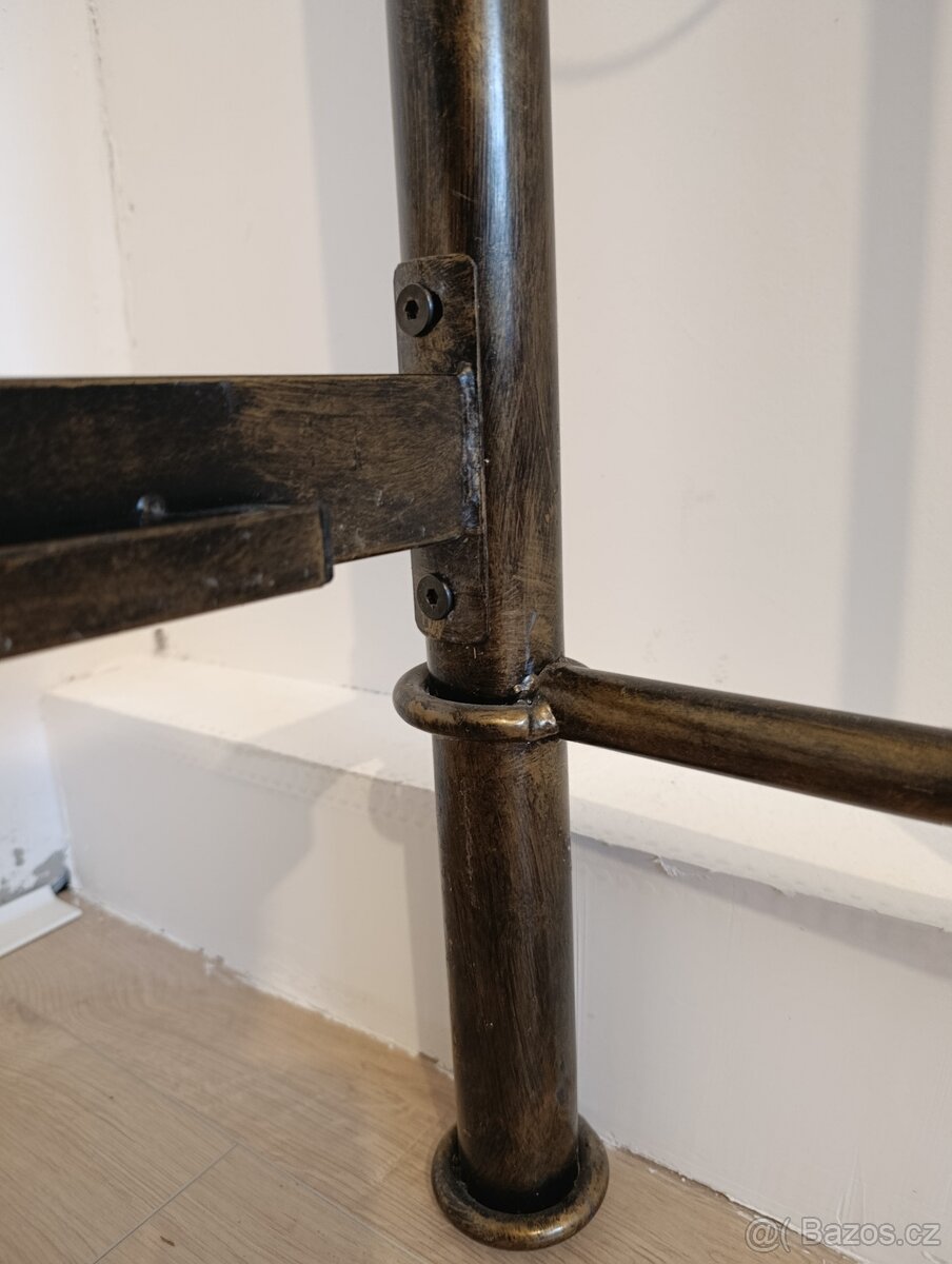 Kovová ručně zdobená manželská postel 180x200 - 9