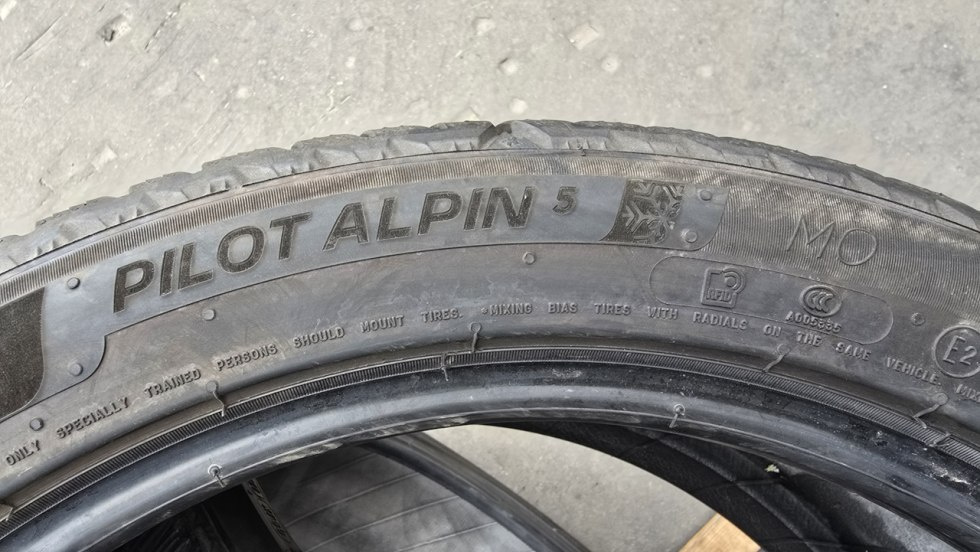 Zimní pneu 225/45/18 Michelin - 9