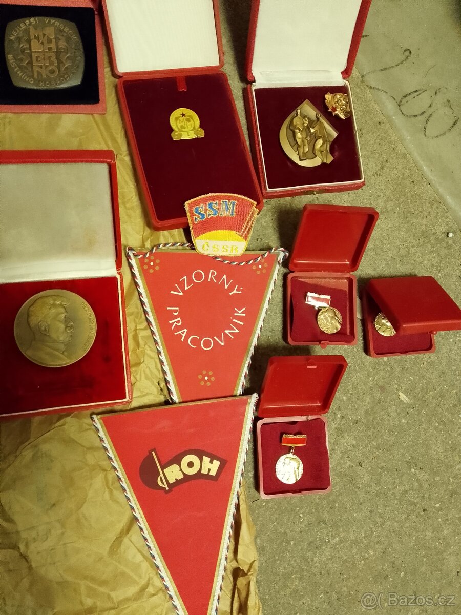 Různé medaile - 9