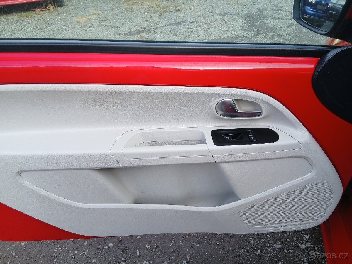 Volkswagen up 1.0, 44 kW, 2012 - 9