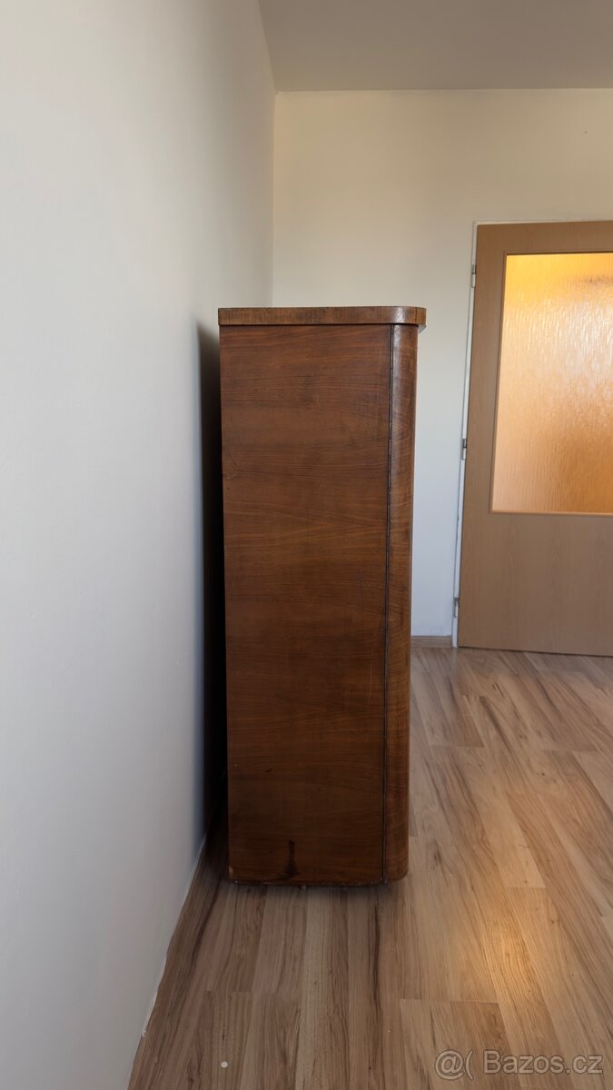 Krásná masivní komoda - 9