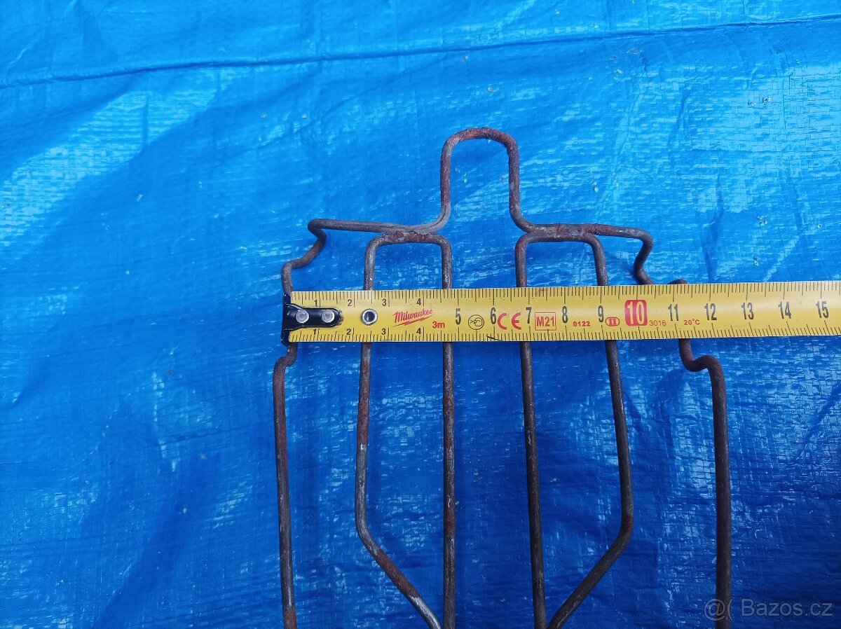 Kovový stojánek pod starou žehličku - 9