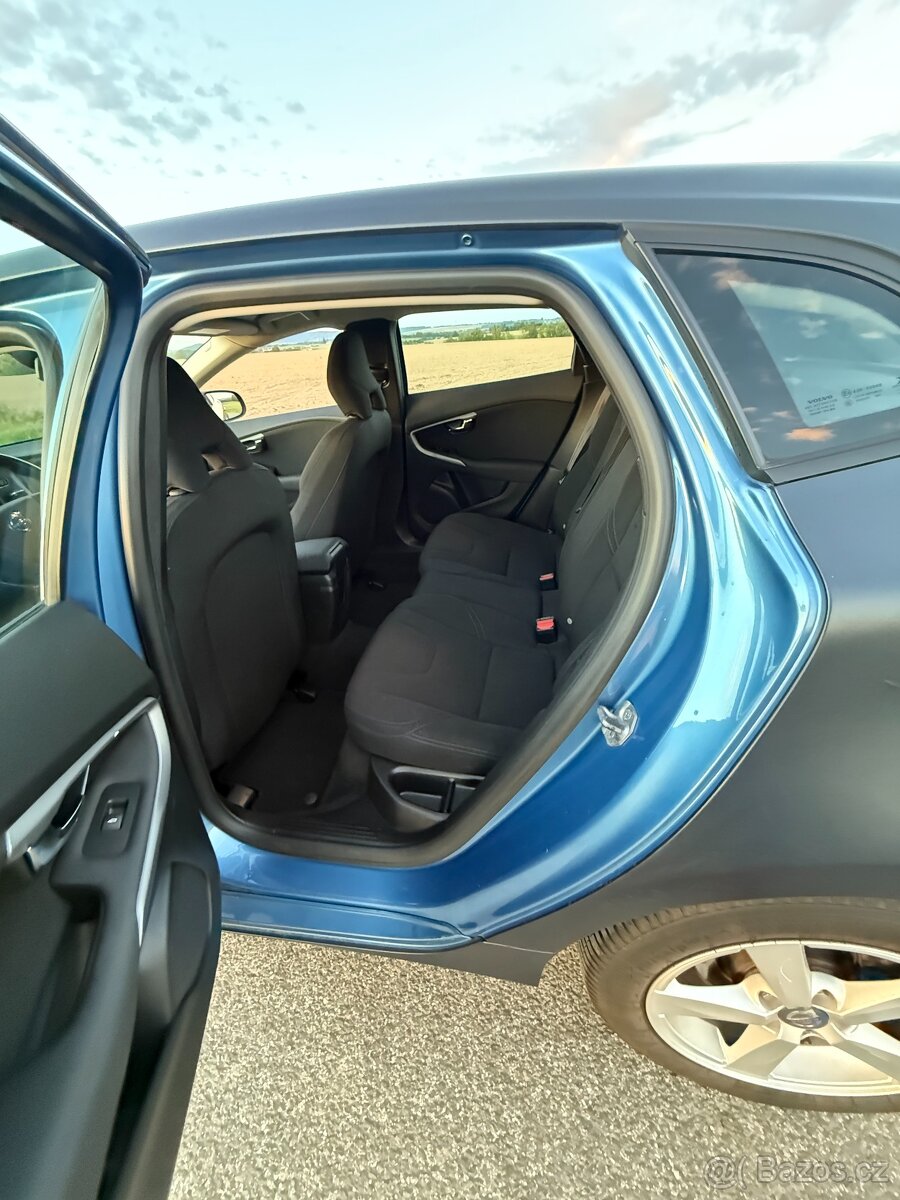 Volvo V40 T2 88kw 1.6 benzín manuál - 9