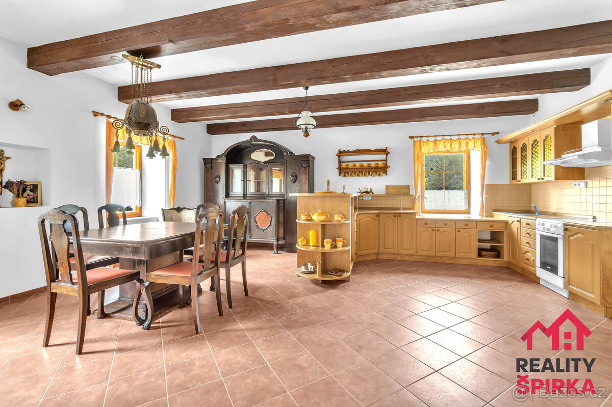 Prodej rodinného domu, pozemek 9.722 m2, obec Ludvíkov, okre - 9