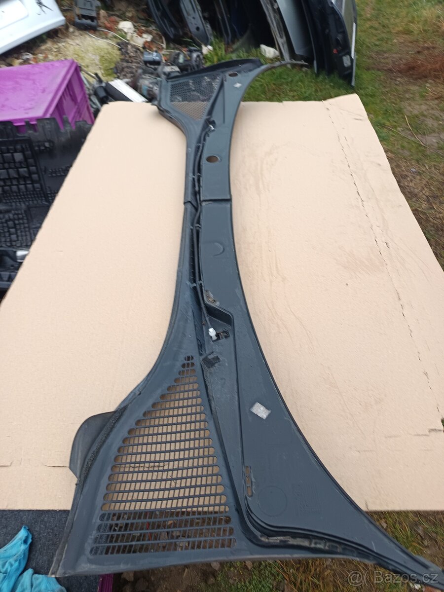 Prodám. Plastový kryt pod stěrače - torpédo Škoda Octavia 3 - 9