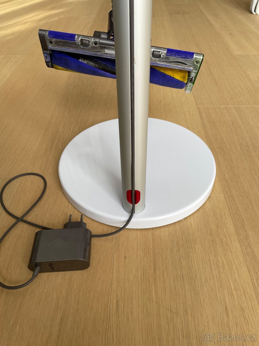 Dyson stojan na vysavač - 9