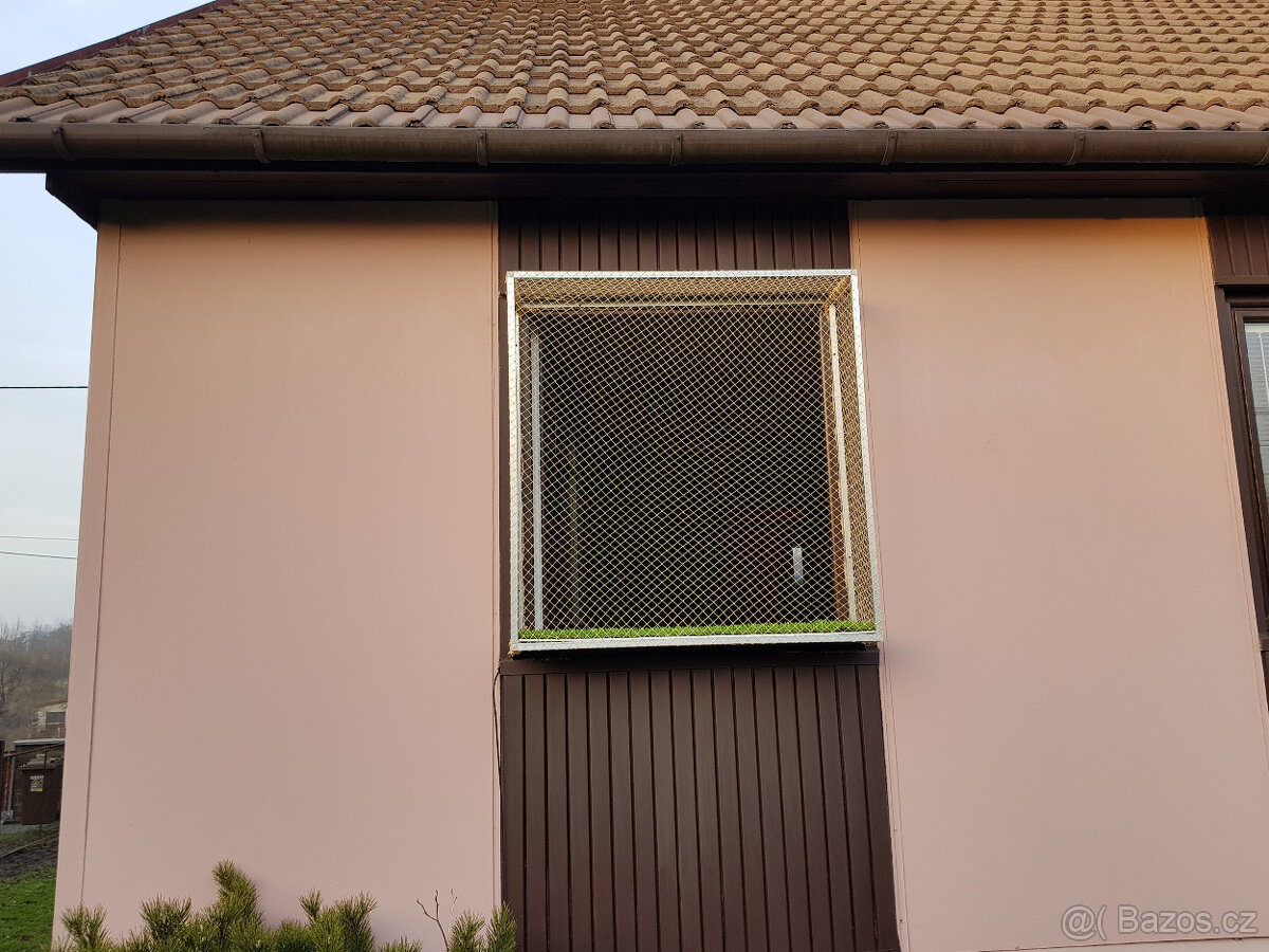 Ochranná síť pro kočky s hliníkovým rámem a umělou trávou . - 9