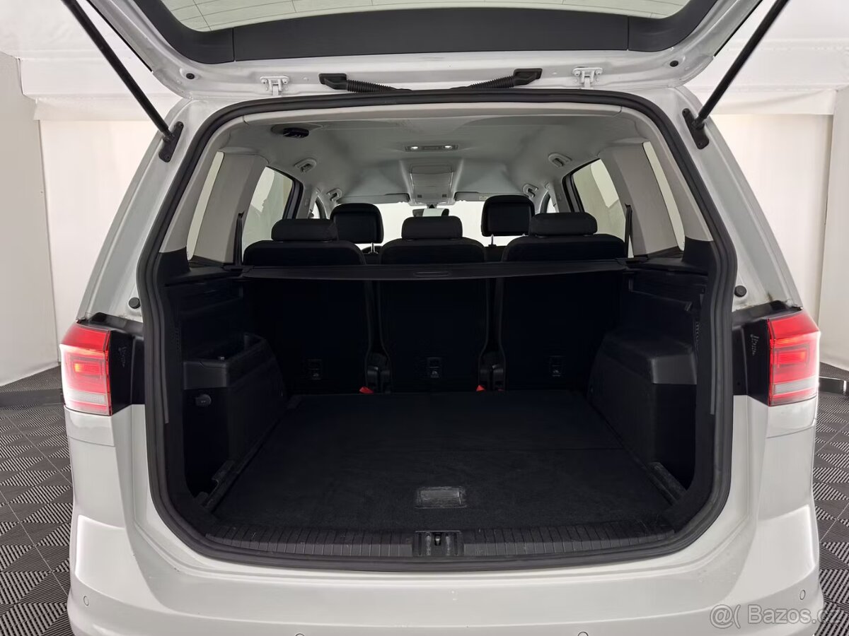 VW TOURAN 1.2 TSI Connected edice 2016 - 9