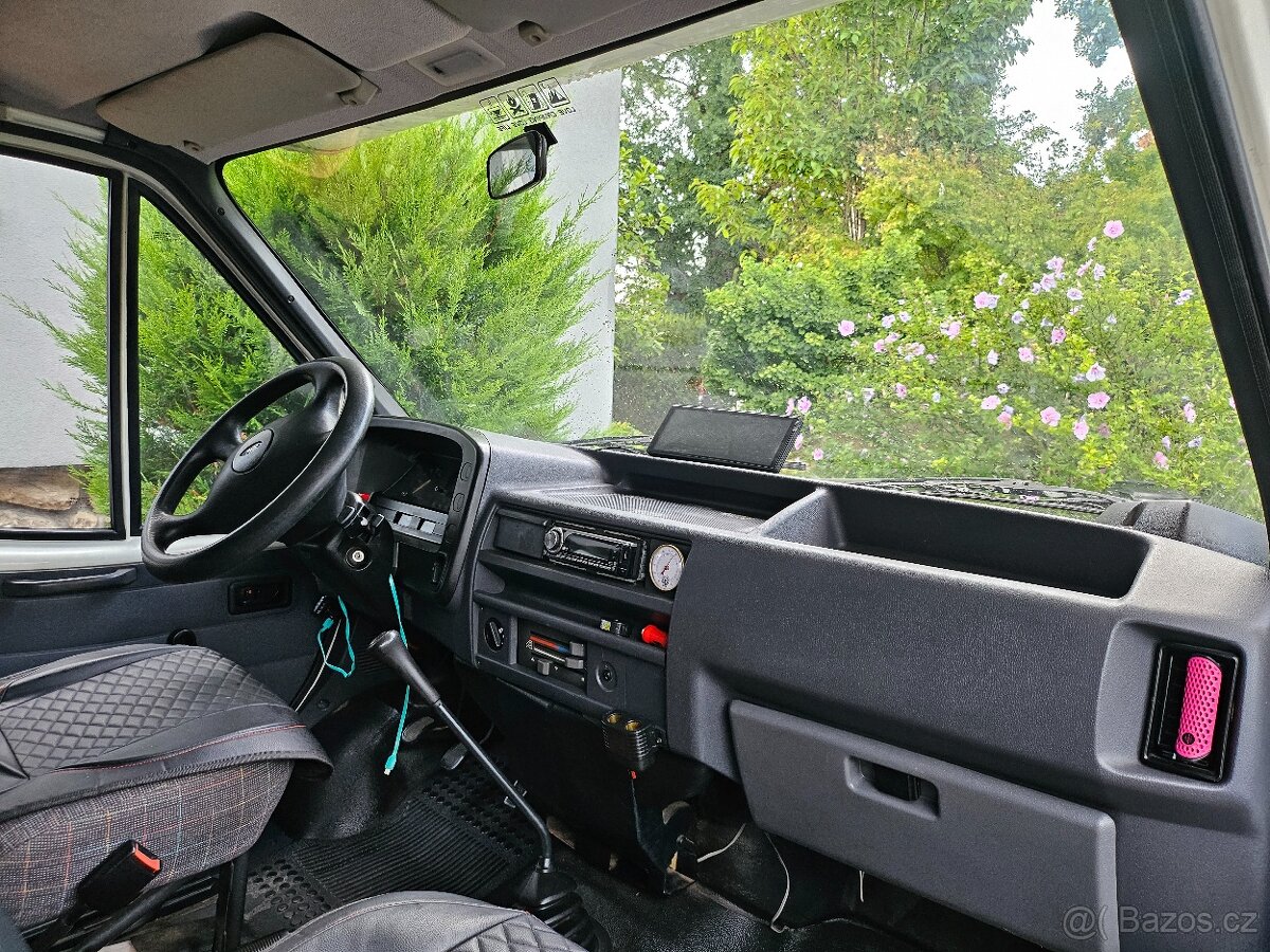 Obytný automobil Ford Transit - 9